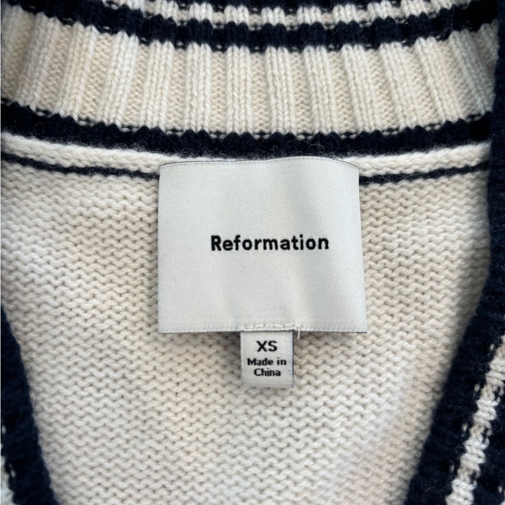 Reformation Jadey Cashmere Oversized V-neck Sweater - Picture 2 of 8
